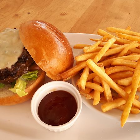 Zenith Hotel Kuantan Extérieur photo A cheeseburger and French fries