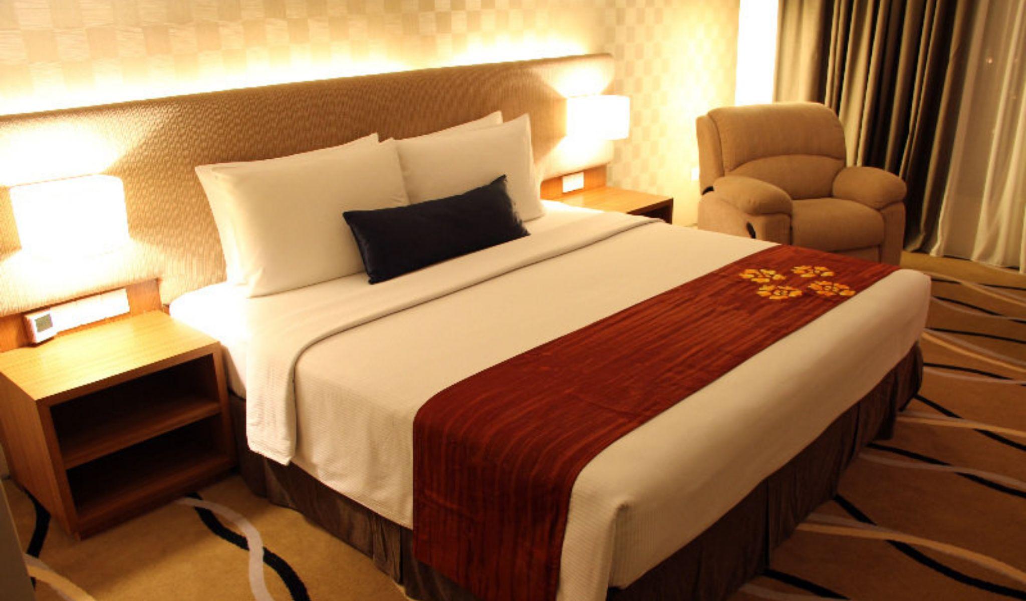 Zenith Hotel Kuantan Extérieur photo A bed runner