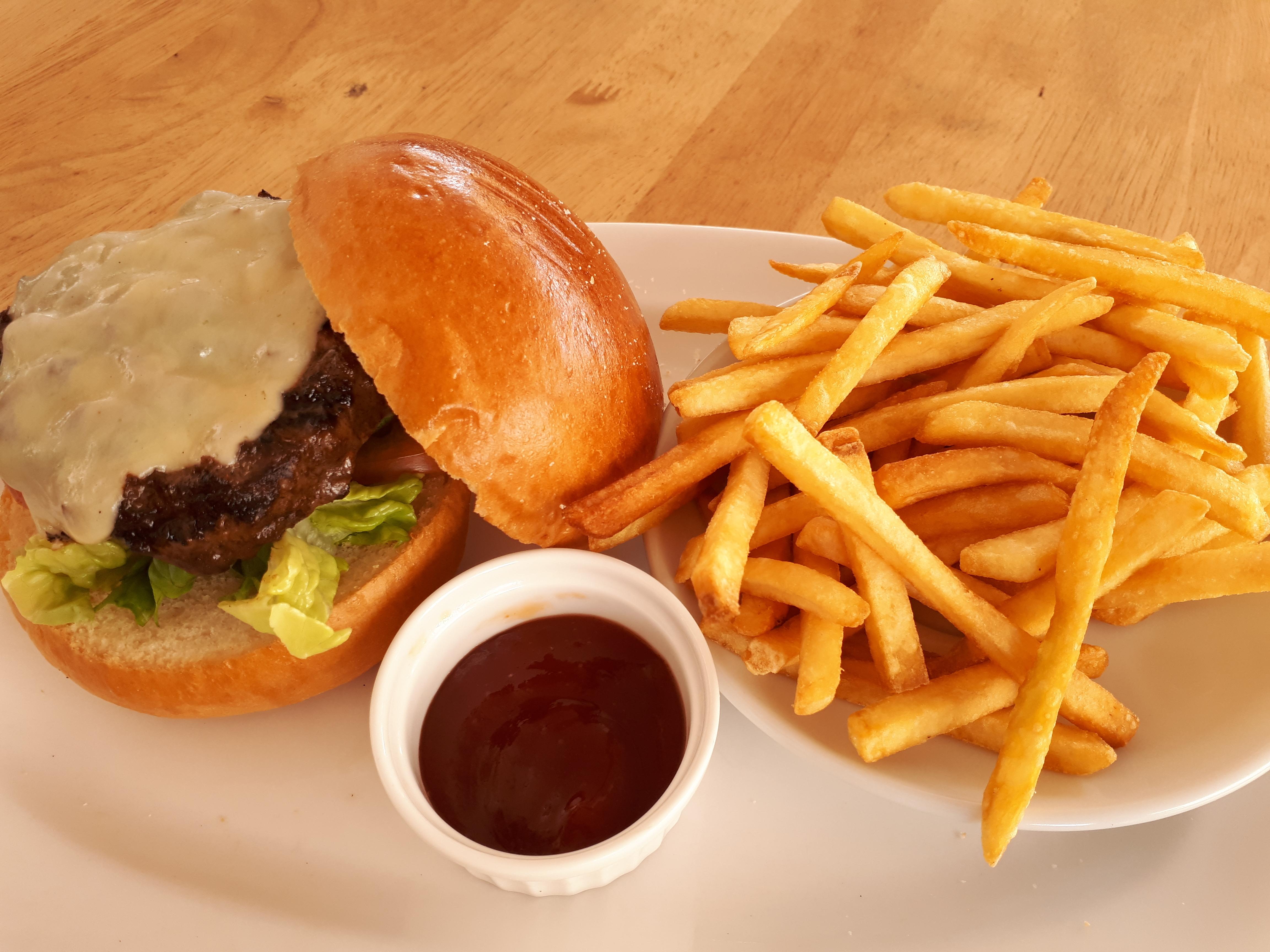 Zenith Hotel Kuantan Extérieur photo A cheeseburger and French fries