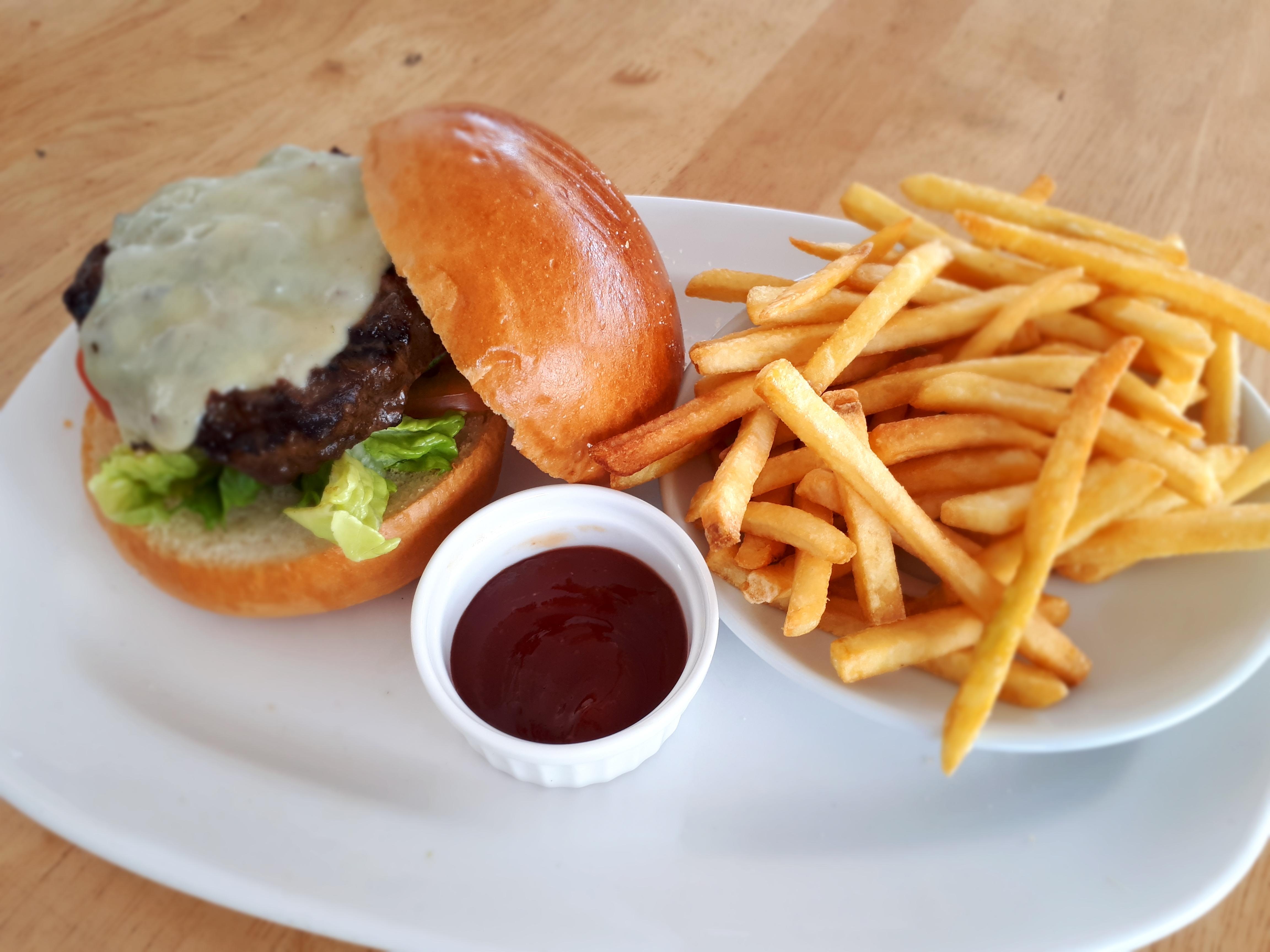 Zenith Hotel Kuantan Extérieur photo A cheeseburger with chips