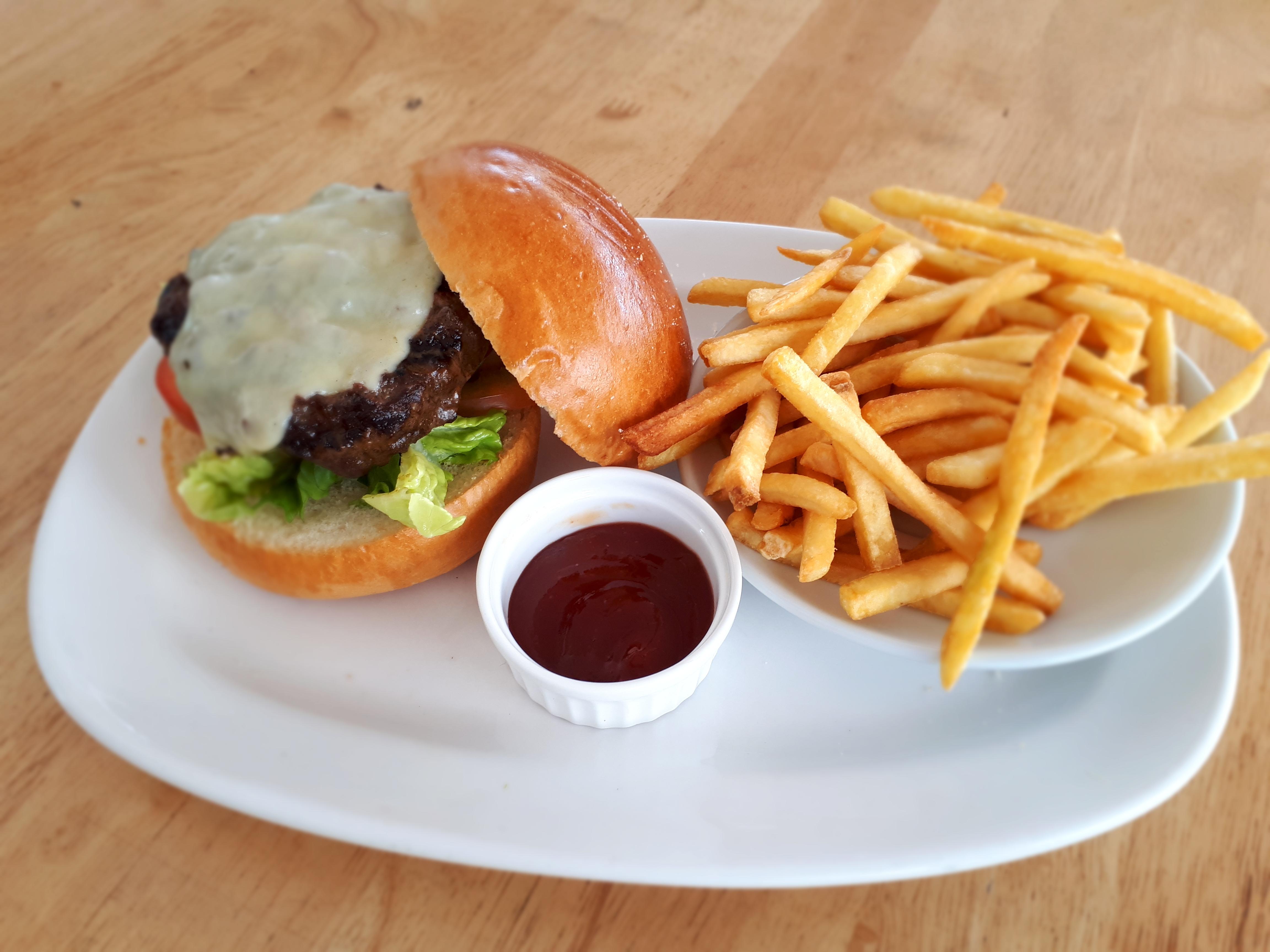 Zenith Hotel Kuantan Extérieur photo A hamburger with chips