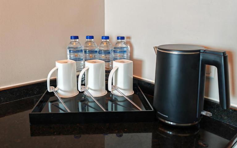 Zenith Hotel Kuantan Extérieur photo A kettle with three cups