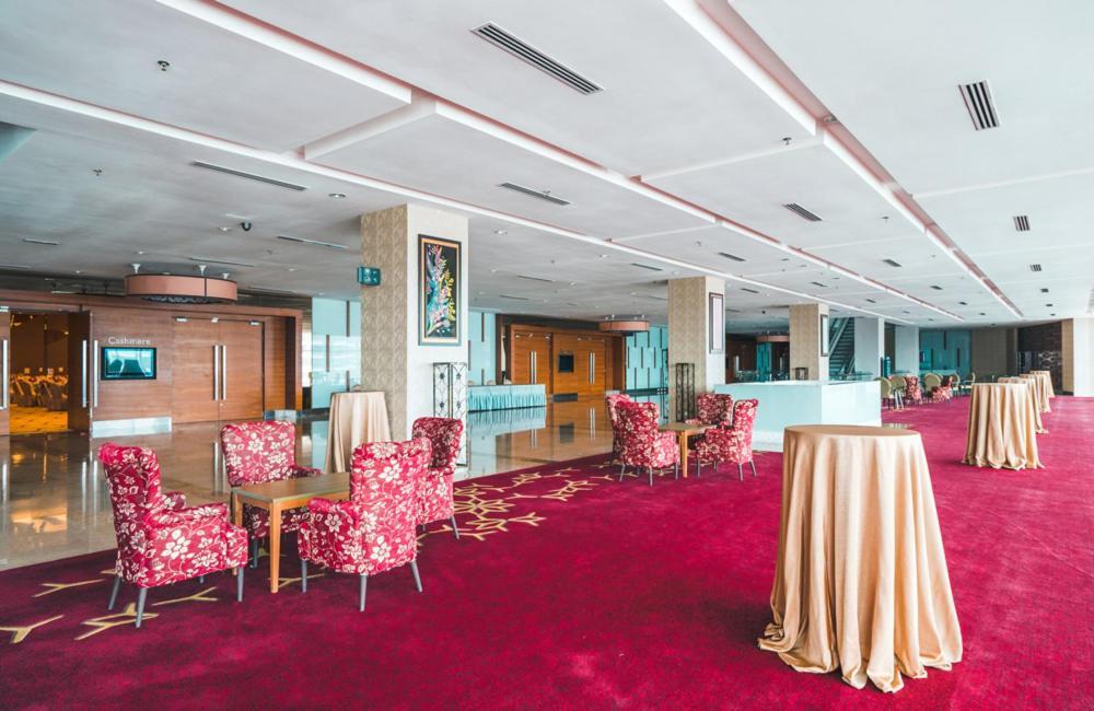 Zenith Hotel Kuantan Extérieur photo The lobby of the National Museum