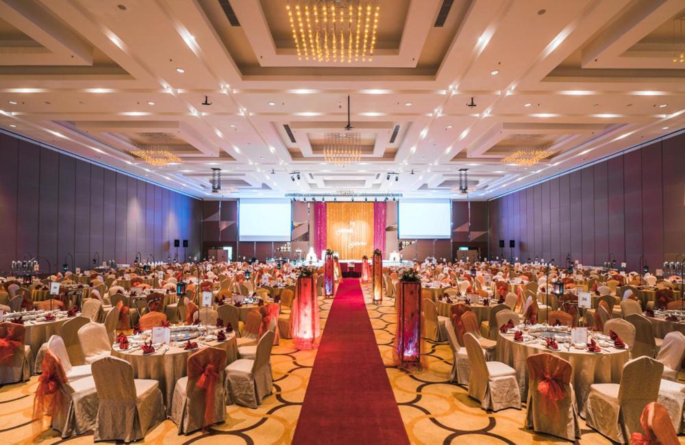 Zenith Hotel Kuantan Extérieur photo A wedding reception at the Grand Ballroom